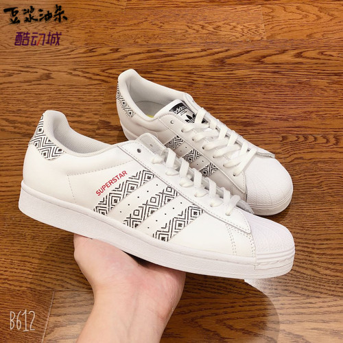 三叶草男女贝壳头板Adidas小白鞋