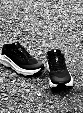 SALOMON萨洛蒙 Ultra Glide 3 舒适柔软 低帮跑步鞋 男款 黑色