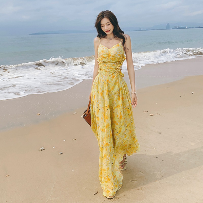 海边度假风黄色碎花连衣裙巴厘岛露背沙滩裙氛围感超仙长裙到脚踝