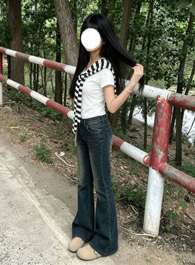 条纹披肩搭配白色短袖上衣+深蓝微喇叭牛仔裤夏季新款中大童穿搭