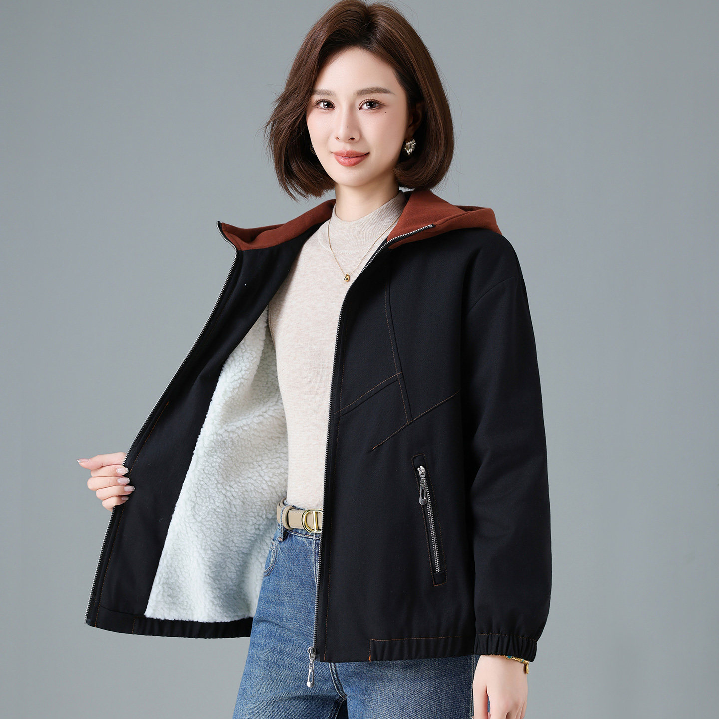 加绒外套女宽松2025秋冬新款中老年妈妈洋气休闲连帽加厚夹克棉服