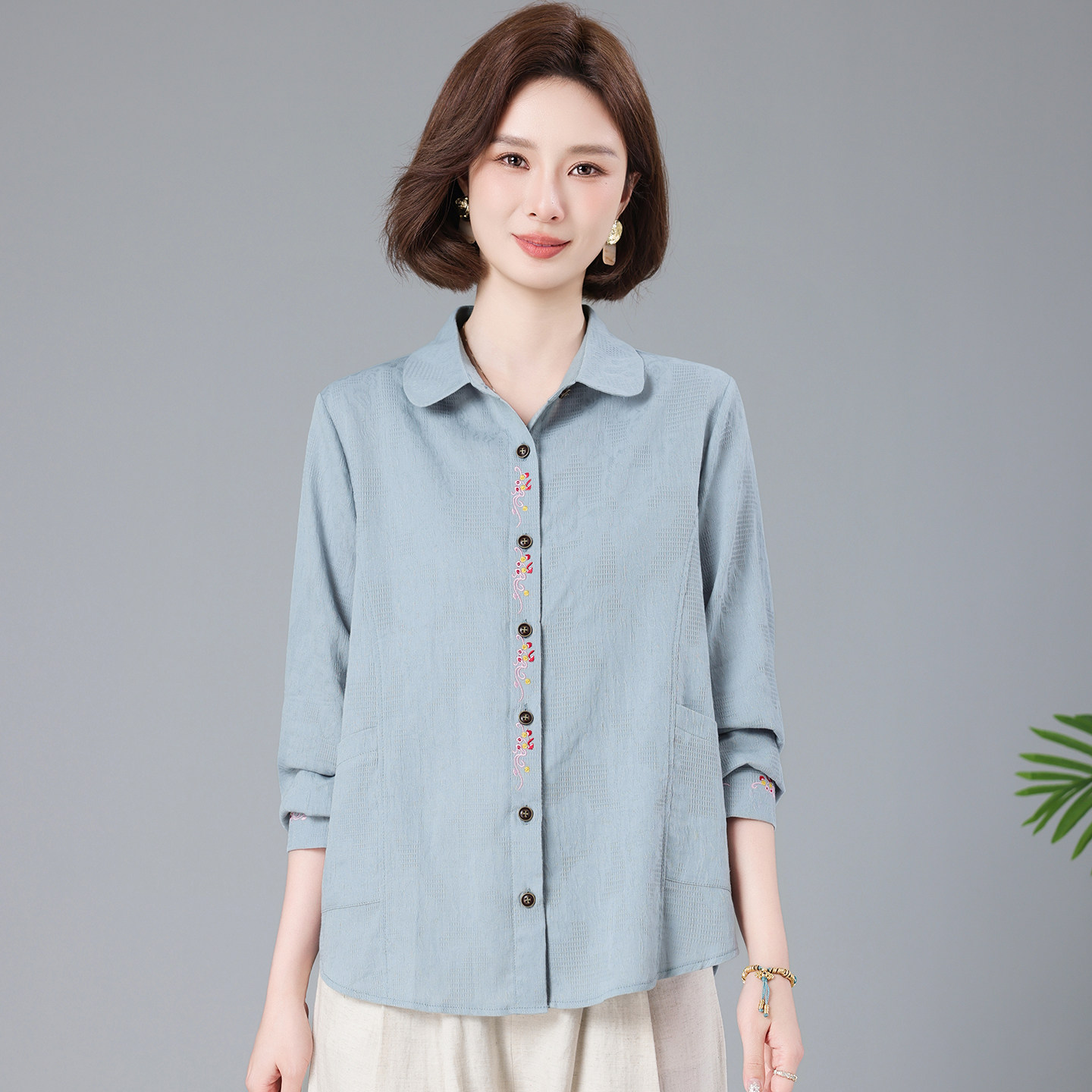 纯棉衬衫女长袖宽松2026春夏新款中年女士翻领显瘦刺绣衬衣妈妈装