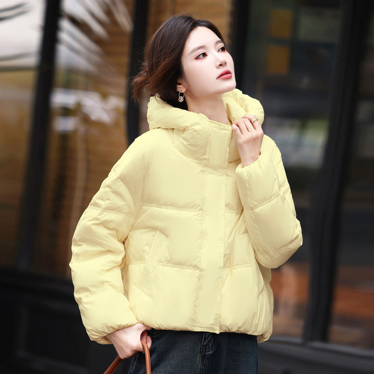 黄色短款羽绒服女2025冬装新款小个子连帽轻薄保暖白鸭绒爆款外套