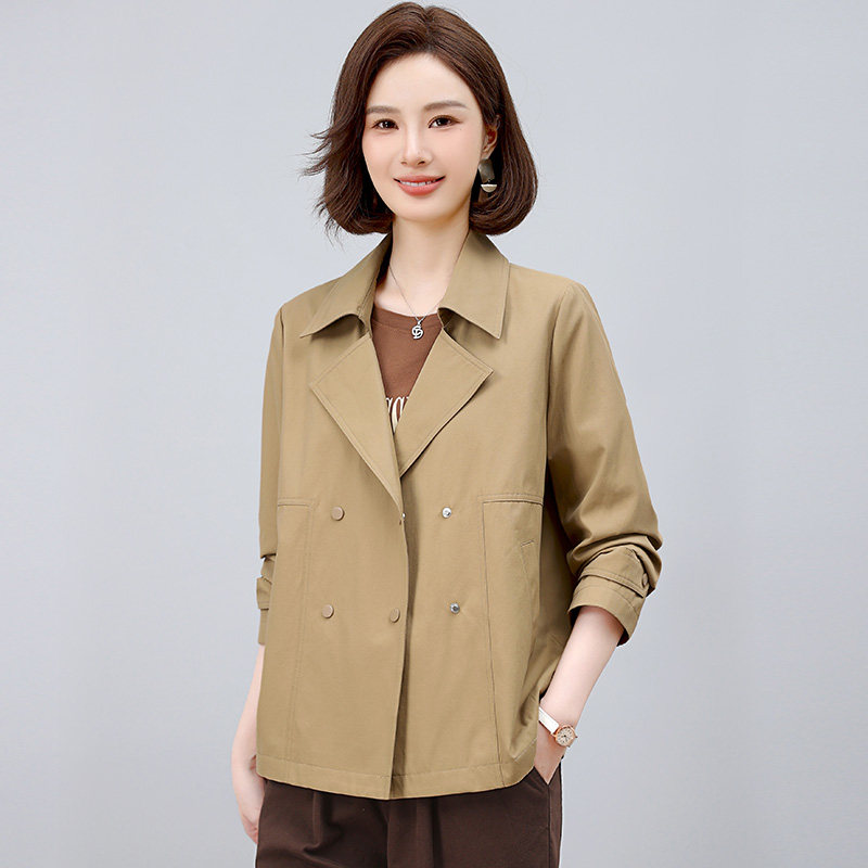 女士短款风衣外套宽松2026春秋新款中年妈妈休闲大码减龄夹克上衣