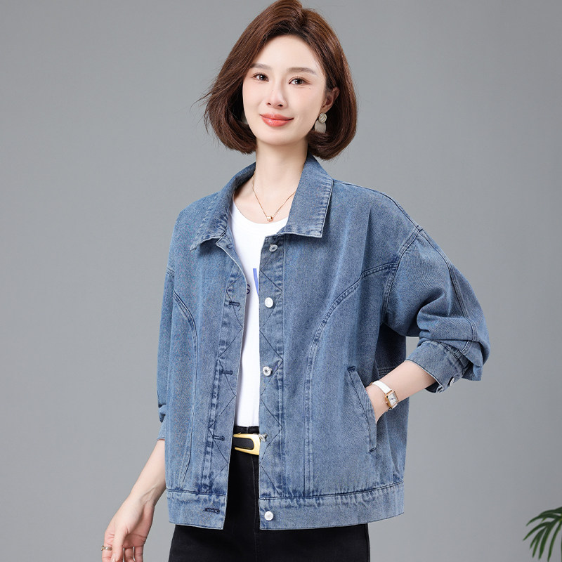 牛仔外套女春秋2026新款中年小个子妈妈时尚休闲翻领短款夹克上衣