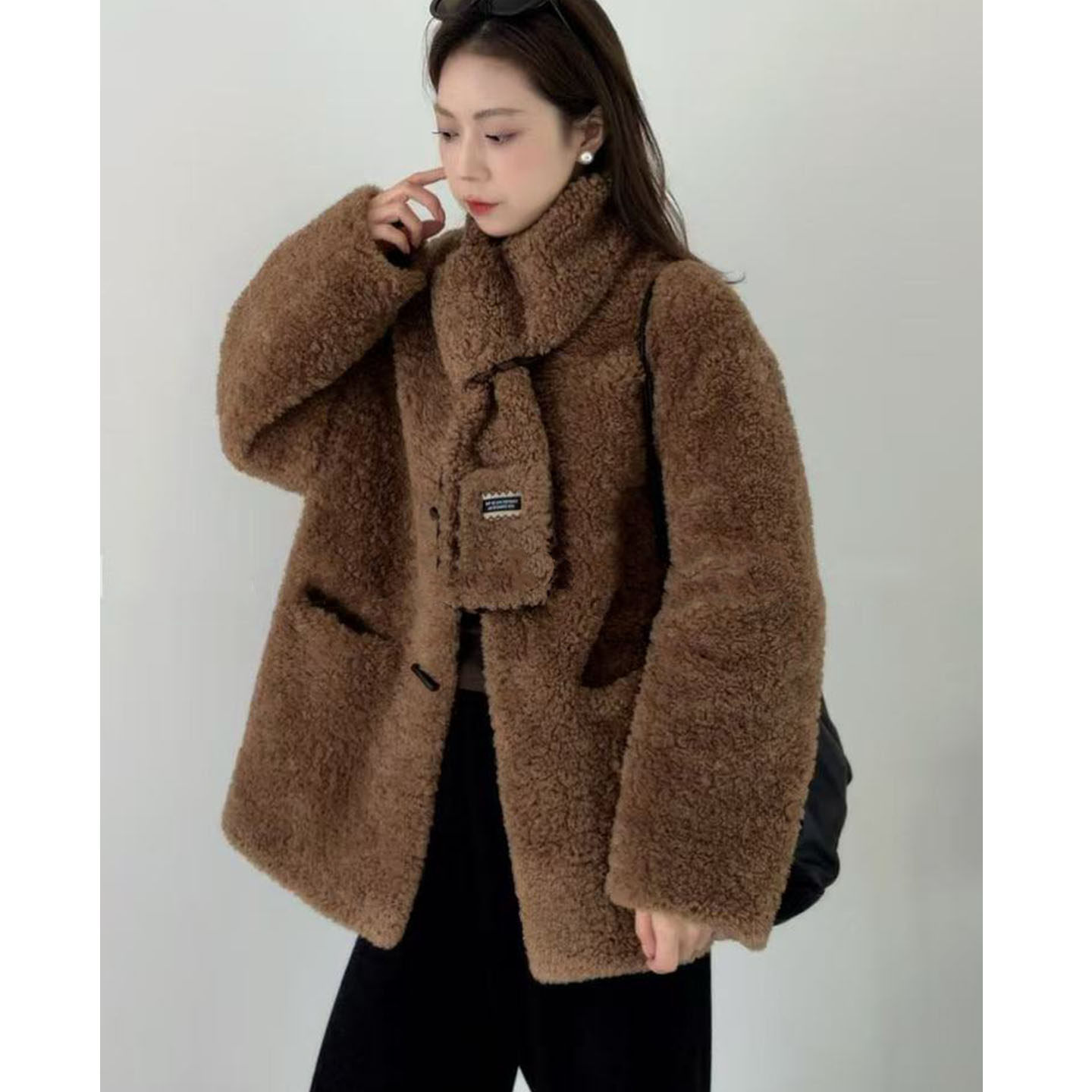 韩系羊剪绒皮毛一体围巾毛呢外套女25冬中长款加厚羊羔毛棕色大衣