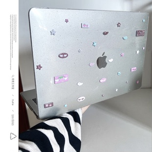 寻壳ins韩风翅膀草莓2025款适用macbookair保护壳13.6寸m4苹果macbookpro套15笔记本电脑14寸16键盘膜air透明