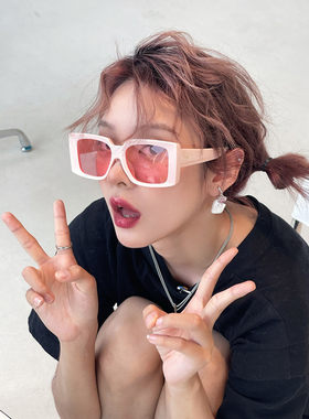 粉嫩色鬼马少女太阳镜显脸小墨镜