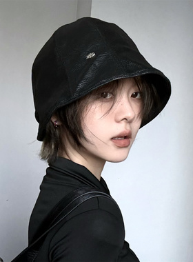 黑色暗黑风pu软皮质软顶渔夫帽女