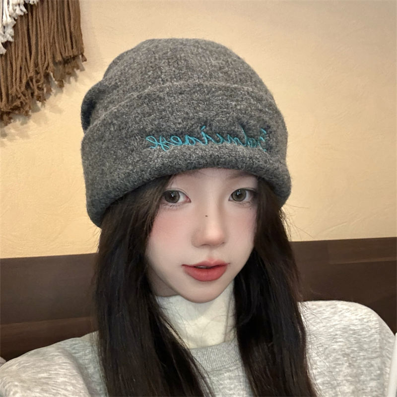耐看又百搭的灰色针织毛线帽冷帽