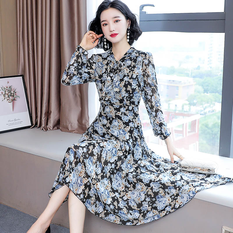 雪纺连衣裙长袖2020新款秋装时尚气质v领收腰显瘦大码长款碎花裙