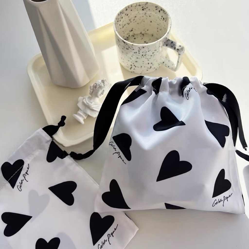 杂志附录 可爱黑色爱心束口袋 小物收纳 毛绒小猫咪挂件 两件套