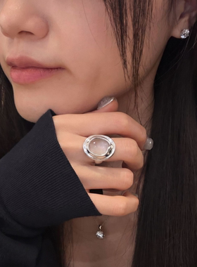 今饰有约褶皱月光蛋面戒指女