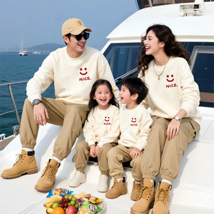 亲子装春装一家三口2026新款笑脸圆领卫衣母女母子全家装外套