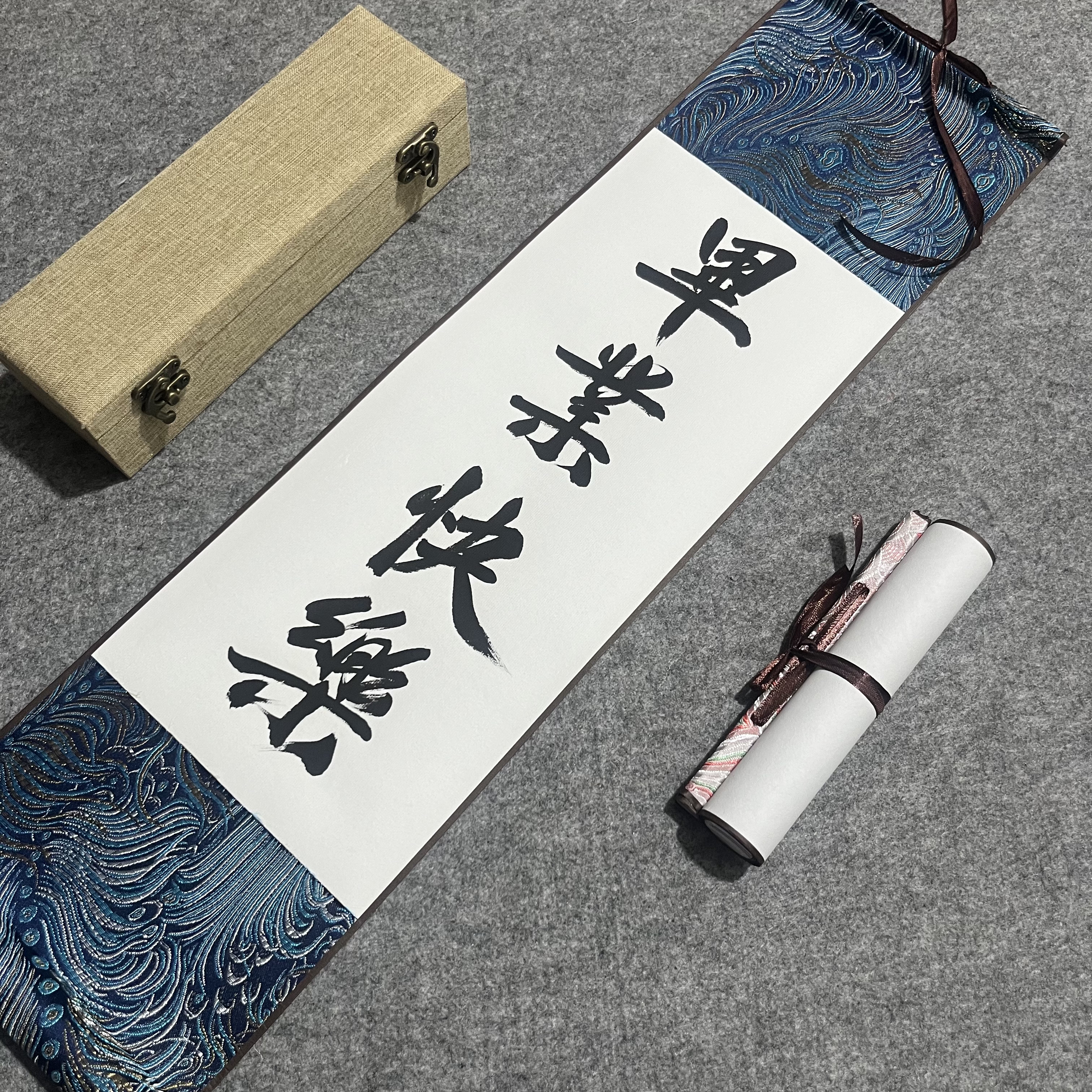手持卷轴定制中高考励志语拍摄道具毕业节日年会书法手拿对联挂轴