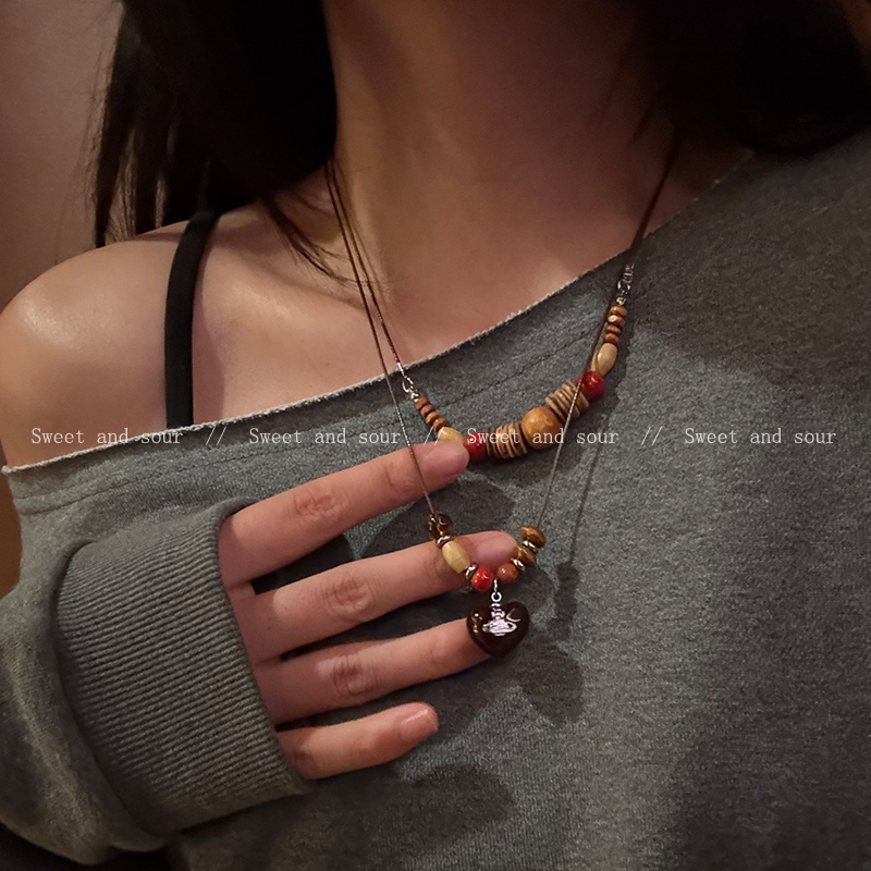 复古木头爱心吊坠项链女禅意复古民族风串珠锁骨链毛衣链2025新款