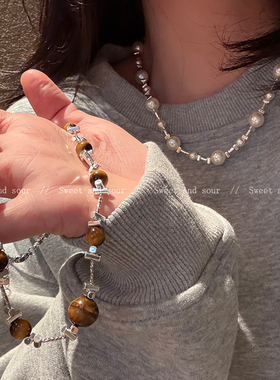 韩版甜酷珍珠虎眼项链秋冬复古小众设计感轻奢卫衣毛衣链2025颈链