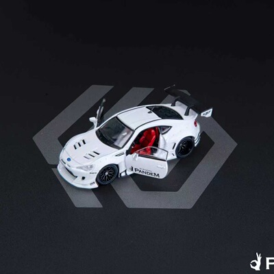 FG 1:64 斯巴鲁BRZ 火箭兔改装 珠光白 全开合金汽车模型收藏