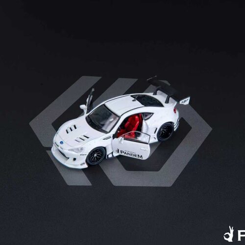 FG 1:64 斯巴鲁BRZ 火箭兔改装 珠光白 全开合金汽车模型收藏