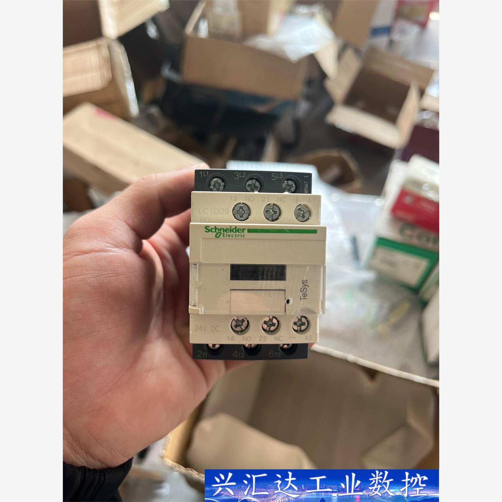 施耐德LC1D09BDC 直流接触器  询价下单