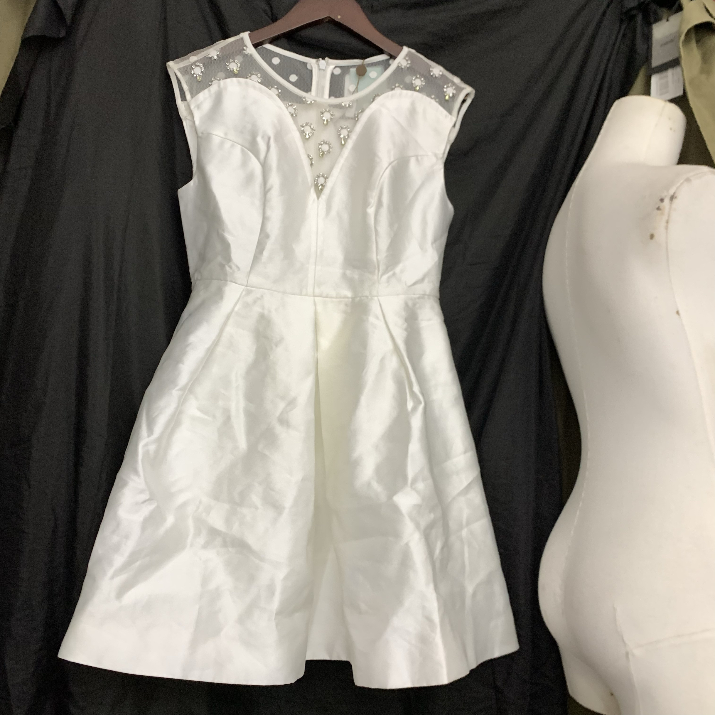 伊华欧秀2025新款女装时尚印花无袖连衣裙时尚礼服女裙子w41