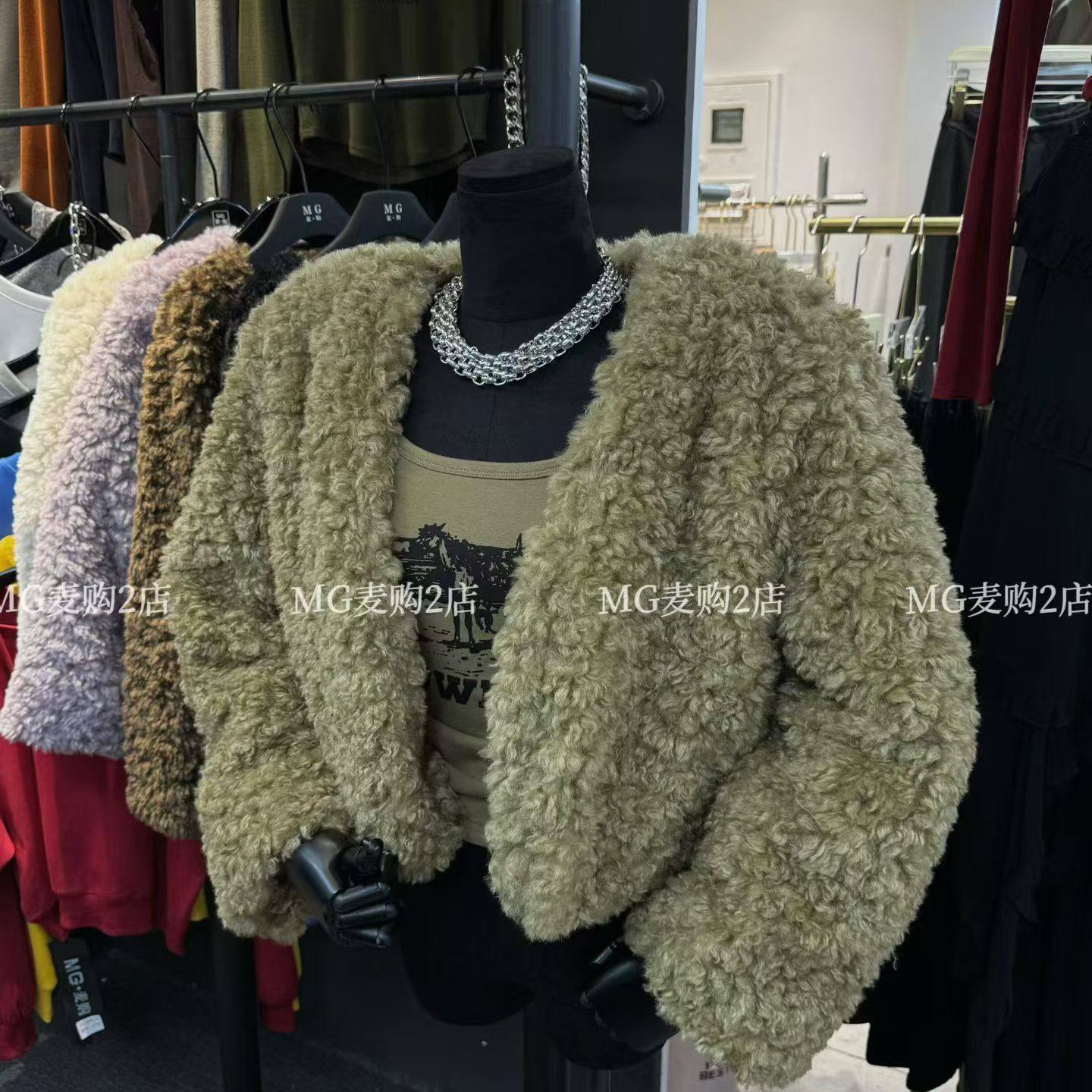 韩版卷卷毛保暖V领羊羔毛环保皮草外套2025冬季新款短款上衣