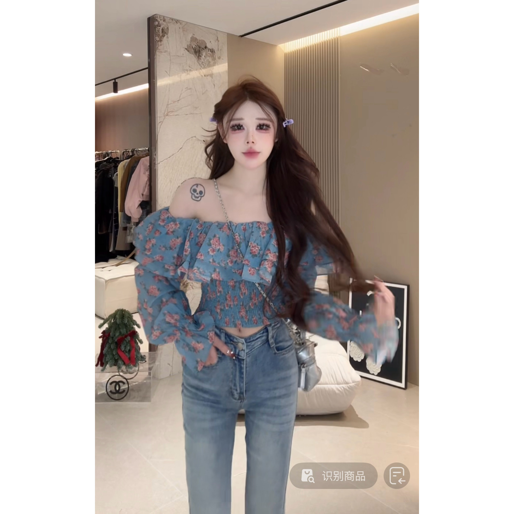 2026春夏碎花一字领露肩衬衫女设计感长袖小衫短款上衣