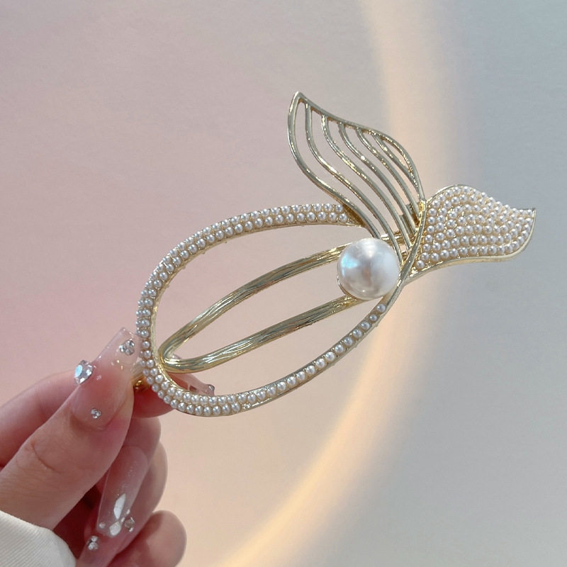 水钻鱼尾扭扭夹高J感金属抓夹网红发夹后脑勺女式甜美时尚青蛙扣