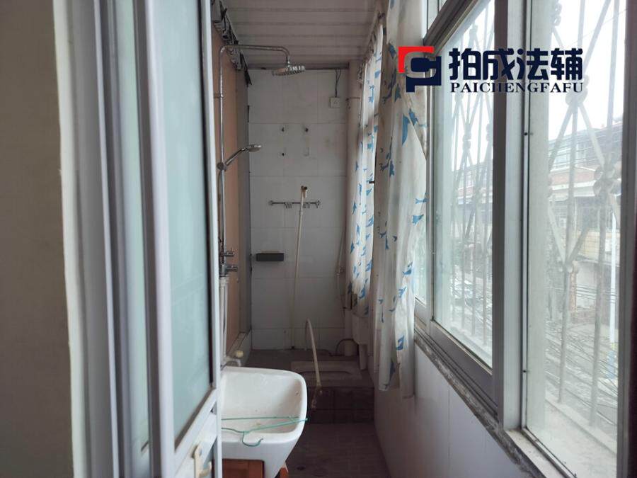 4月7日南阳市商贸市场一条街的房产一处（房权证号:邓字第335036号）和附属物及占用土地期间的权益网络拍卖公告