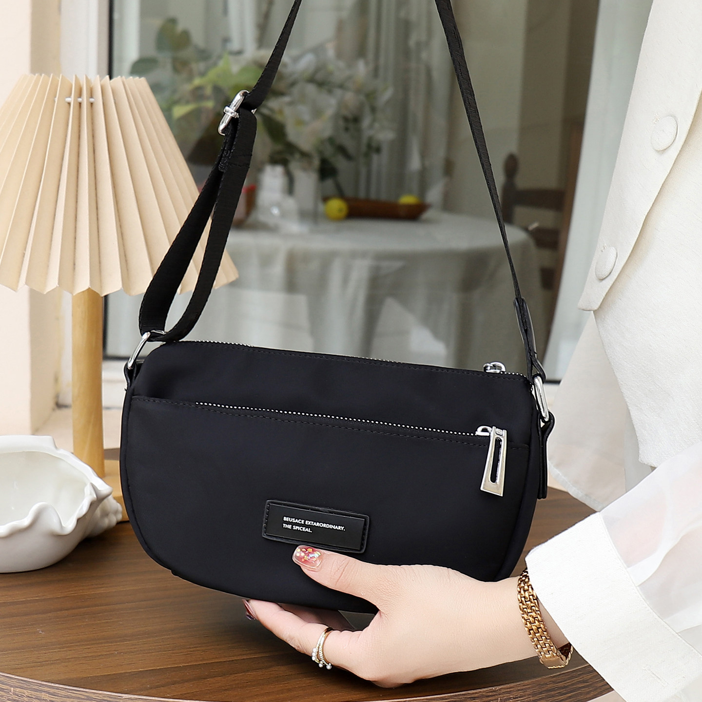 牛津布帆布包包女士韩2026新款轻便斜挎包休闲运动单肩胸包多隔层