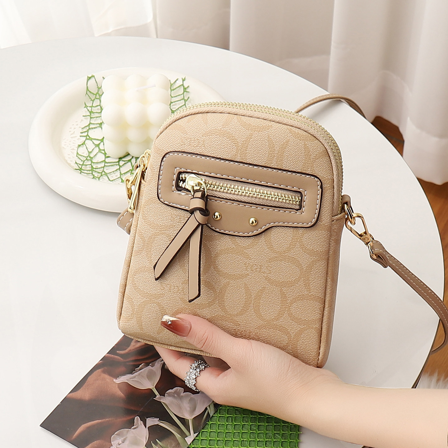 手机包女2026新款斜挎包迷你小包多层拉链高级感时尚印花单肩包包