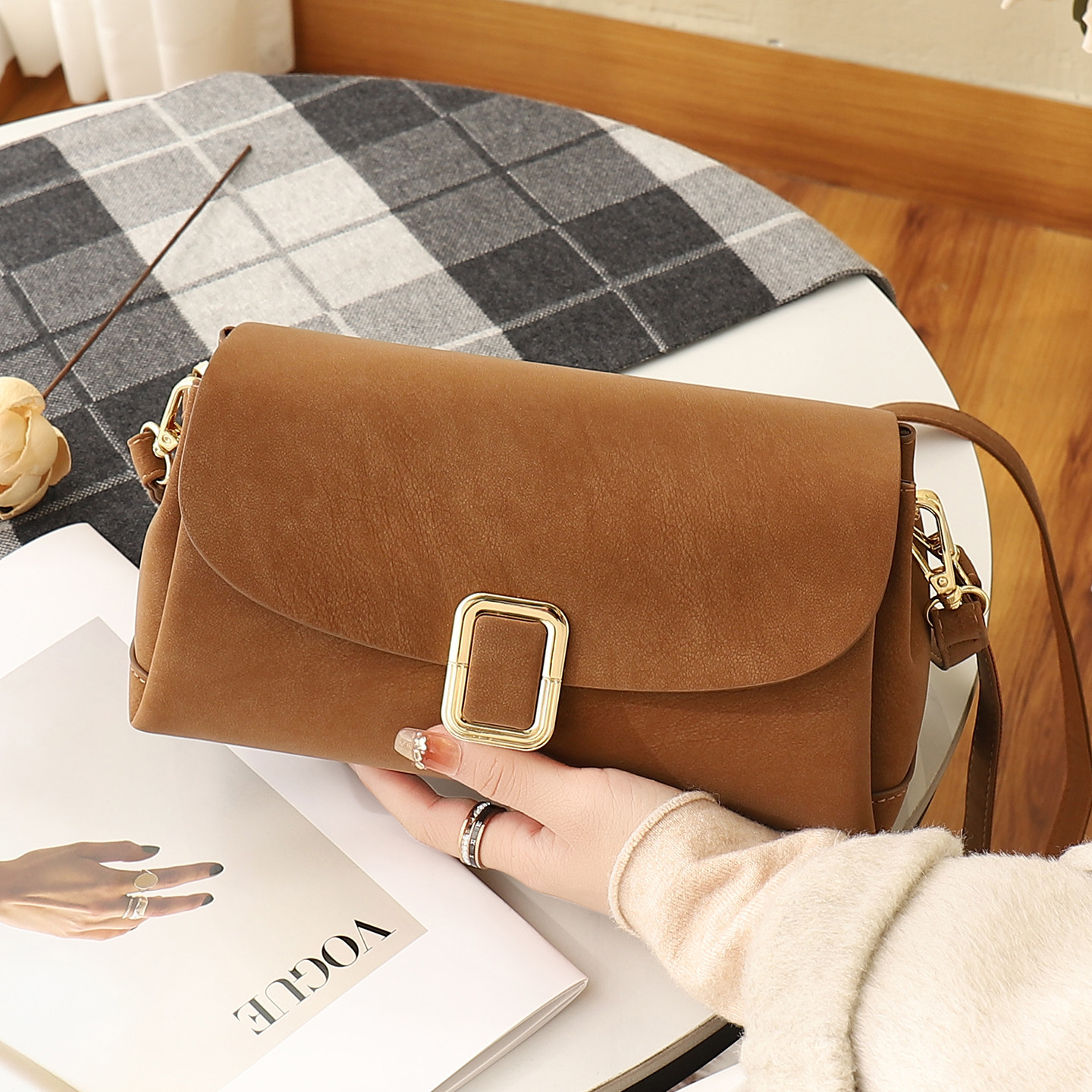 包包女式2026新款圆筒包轻奢小众枕头包通勤百搭单肩斜挎包腋下包