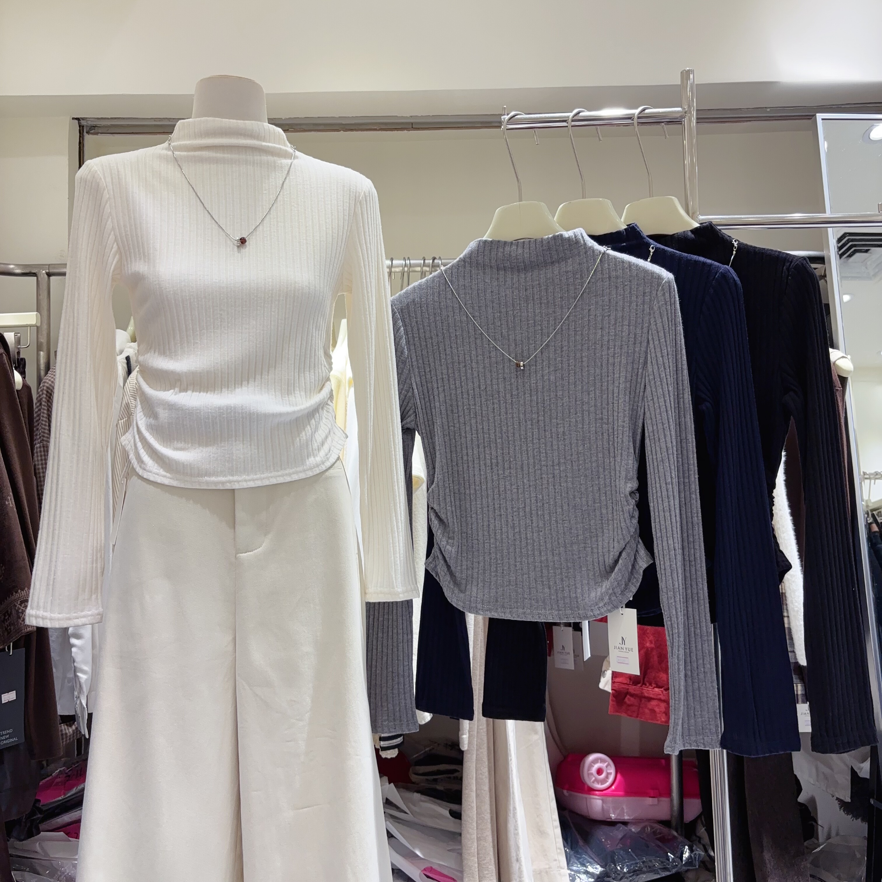 秋季新款韩系经典半高领弹力掐腰长袖女针织打底衫内搭带链子上衣