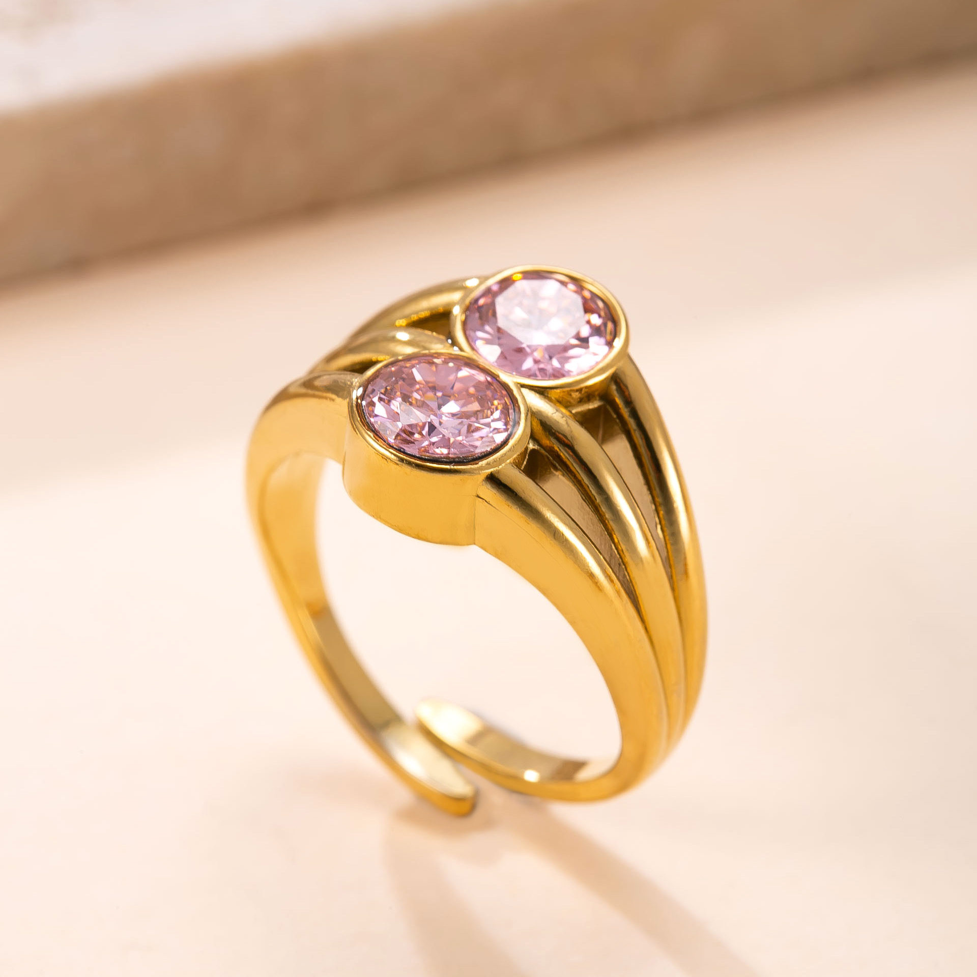 跨境钛钢饰品时尚气质镀18k金食指戒铸造双层圆形镶钻不锈钢戒指