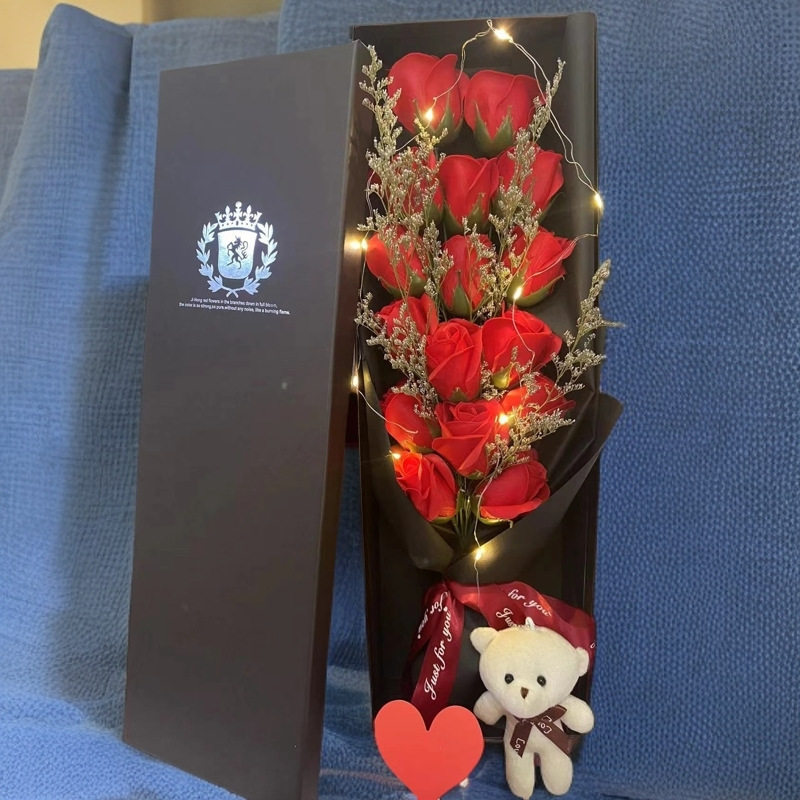 批发16朵长方形玫瑰香皂花小熊礼盒花束情人节送礼生日礼物花束