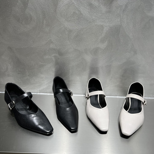 欧洲站女鞋2026春季新款欧货胎牛皮尖头低跟浅口一字扣带玛丽珍鞋