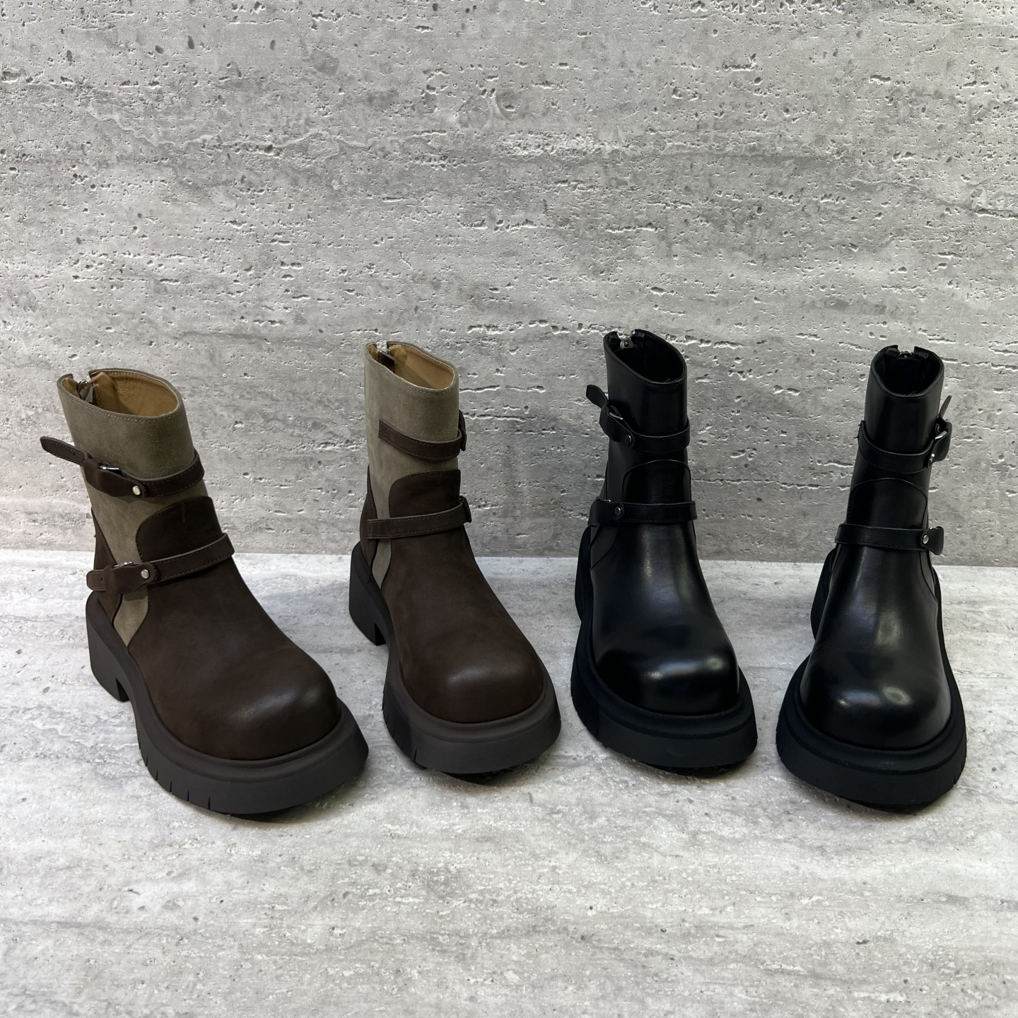 欧洲站女鞋2025秋季新欧货牛反绒粗跟皮带扣后拉链马丁靴英伦短靴