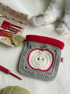 苹苹安安可爱小苹果收纳包化妆包diy钩针编织毛线材料包闺蜜礼物