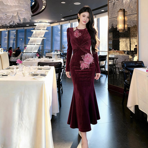 2026春装新款女法式性感镂空设计感立体花朵修身包臀连衣裙28013