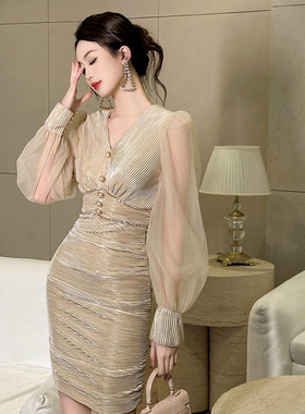 2025秋装新款女装名媛V领重工镶钻收腰褶皱修身包臀连衣裙21117