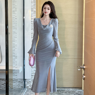 打底长裙2026秋冬装新款女装名媛荡领修身喇叭袖丝绒连衣裙31013