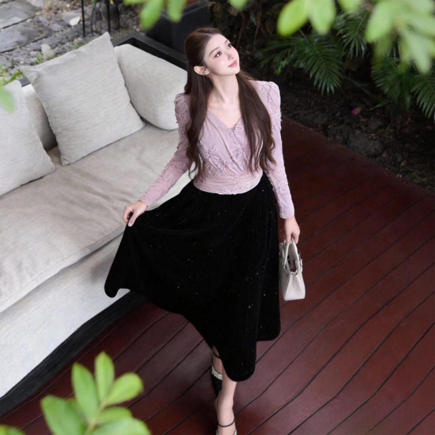 2026春装新款女装名媛风气质蕾丝拼接收腰大摆丝绒连衣裙45435