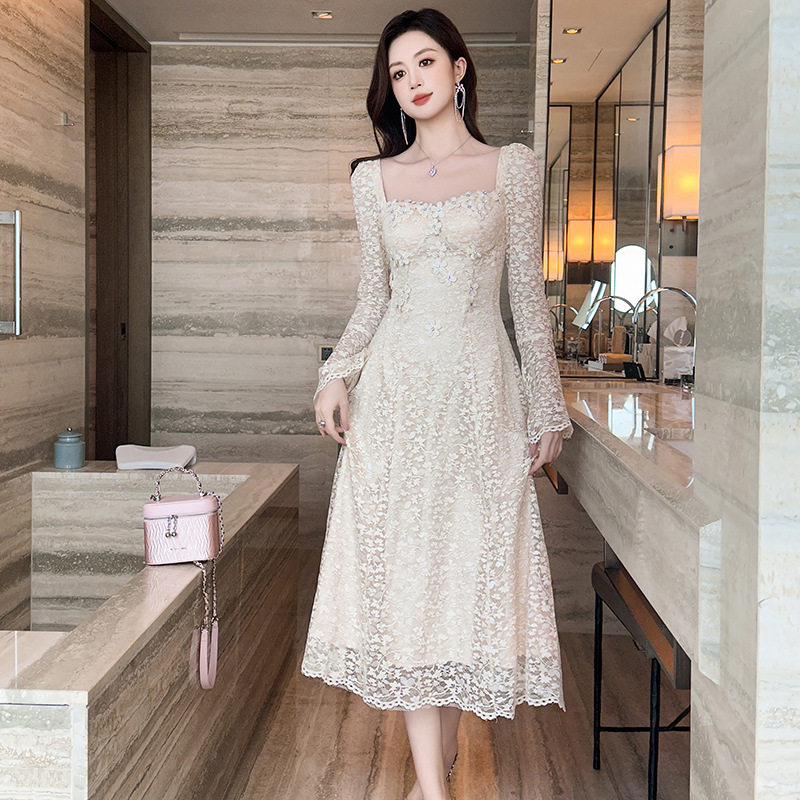 2025秋季新款女装法式方领收腰花瓣蕾丝长袖连衣裙过膝长裙9805