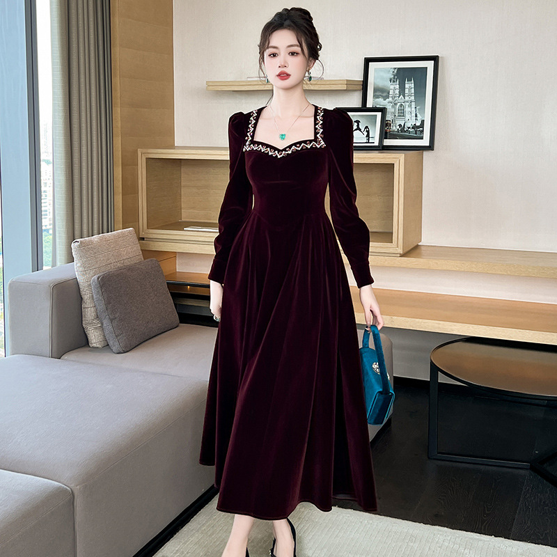 订婚敬酒服2025秋冬装新款女装法式方领安哥拉红丝绒连衣裙80306