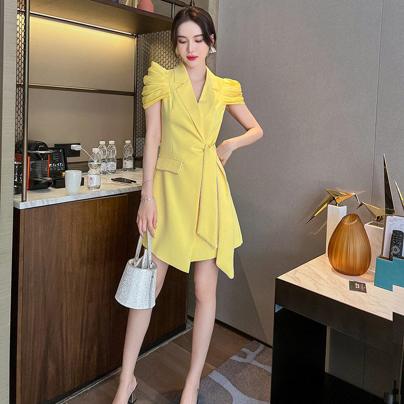 2026夏季新款女通勤风系带收腰西装领连衣裙设计感泡泡袖裙子5693