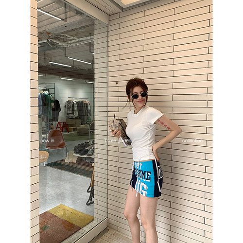 三吉修身下摆蕾丝拼接T恤