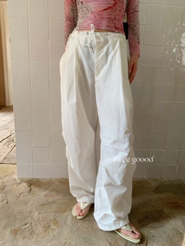 THREE GOOOD殷三吉D清新霜白高腰宽松通勤工装休闲抽绳裤SK230567