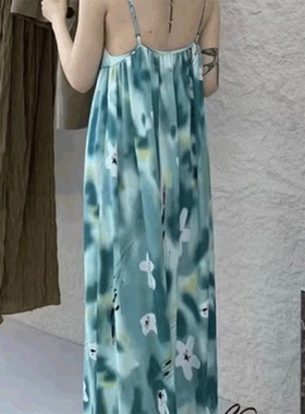 THREE GOOOD殷三吉 蓝调栀晓温柔度假风吊带印花连衣裙 SQ220012