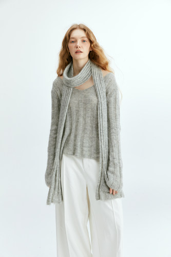 THREE GOOOD殷三吉绵羊毛浪漫情调宽松小众通勤V领针织毛衣230052