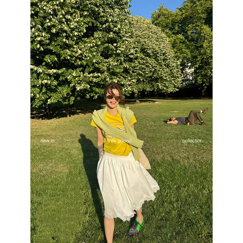 殷三吉潮酷轿车字母印花T恤